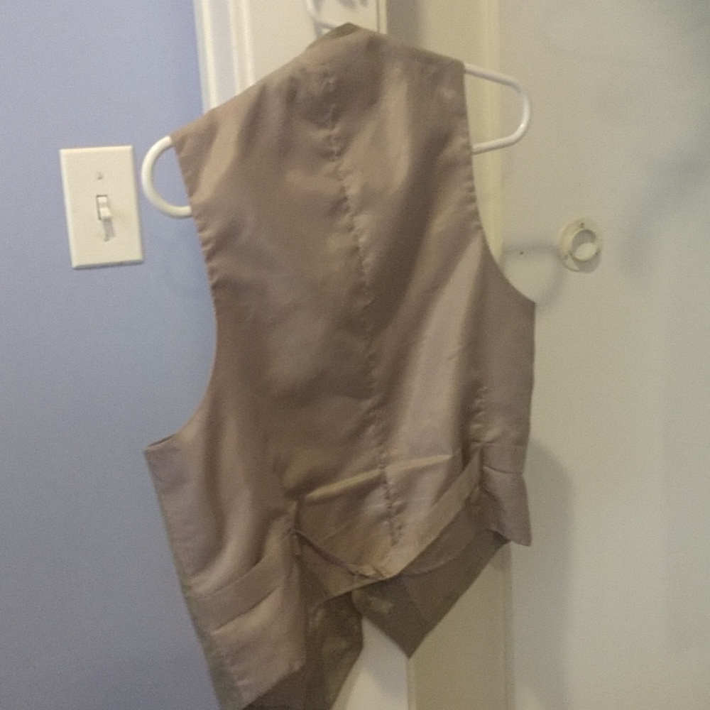 Vest - Picture 4 of 4